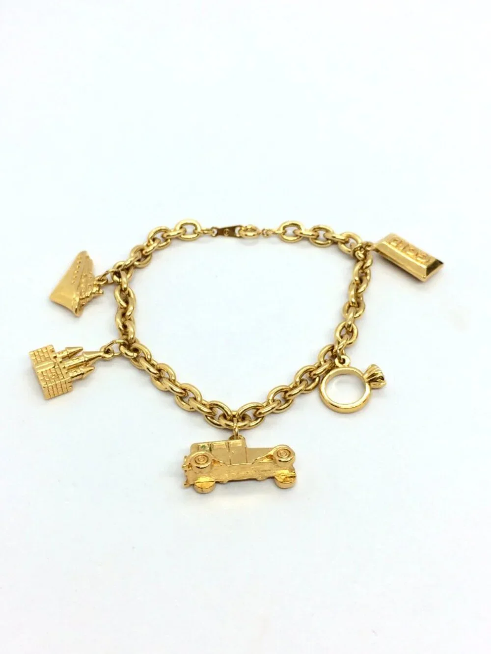 VINTAGE AVON BRACELET Rich & Famous Gold Tone 5 Charm Travel Theme 1980s - Picture 2 of 12